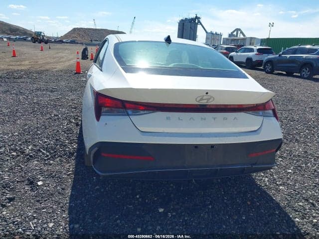 2024 HYUNDAI ELANTRA SE 16