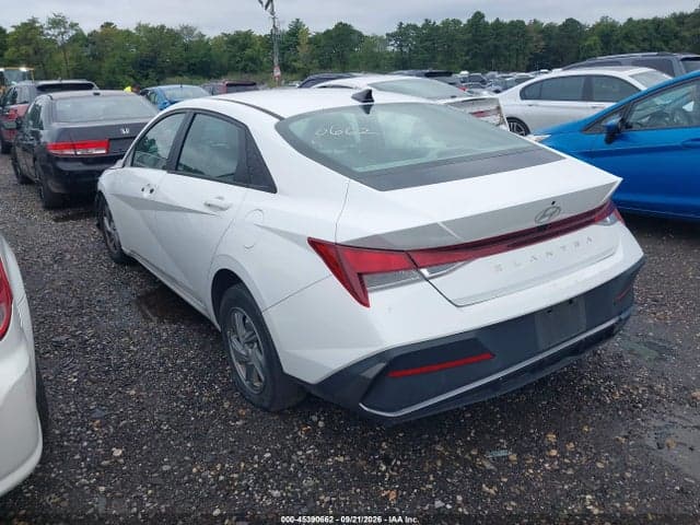 2024 HYUNDAI ELANTRA SE 3