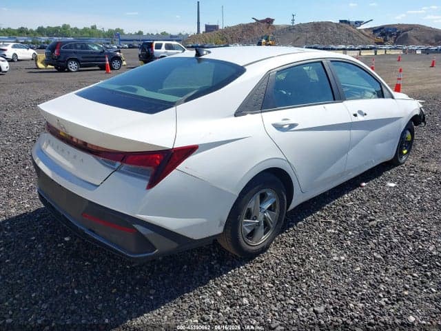 2024 HYUNDAI ELANTRA SE 4