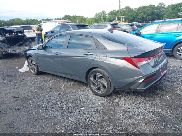 2025 HYUNDAI ELANTRA SEL SPORT 3