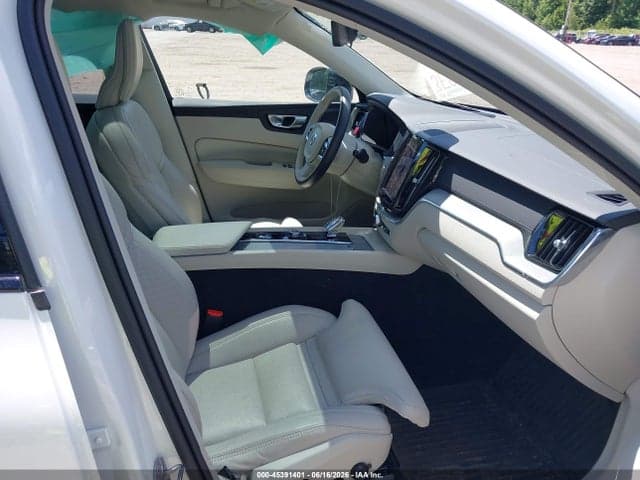 2025 VOLVO XC60 B5 5