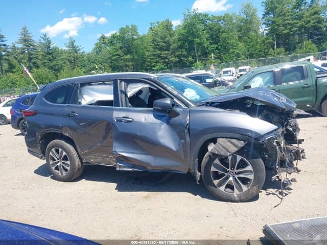 2022 TOYOTA HIGHLANDER XLE 14