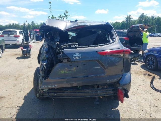 2022 TOYOTA HIGHLANDER XLE 17