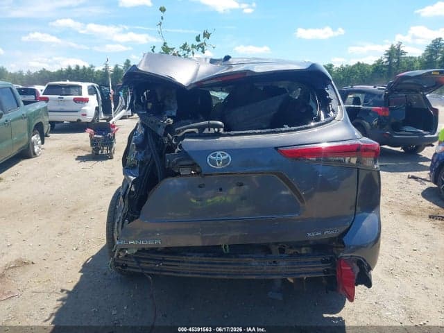 2022 TOYOTA HIGHLANDER XLE 19