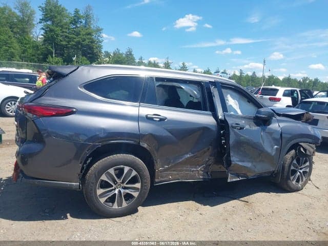 2022 TOYOTA HIGHLANDER XLE 20