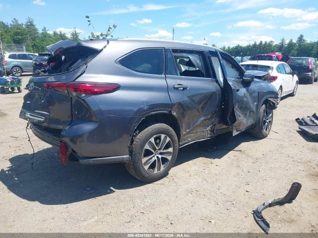 2022 TOYOTA HIGHLANDER XLE 4
