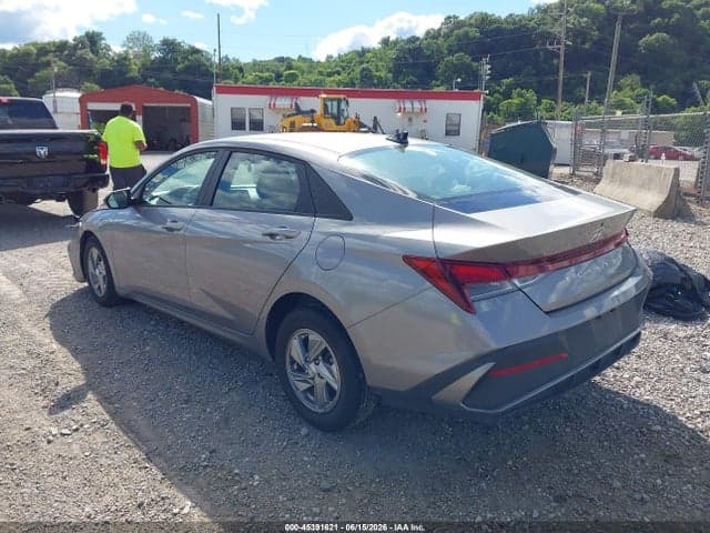 2025 HYUNDAI ELANTRA SE 3