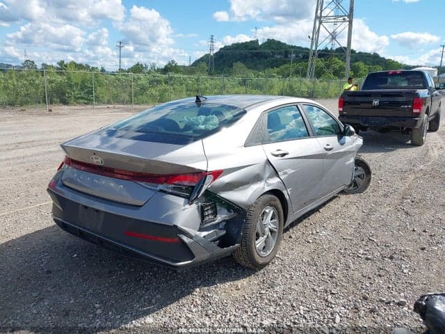 2025 HYUNDAI ELANTRA SE 4