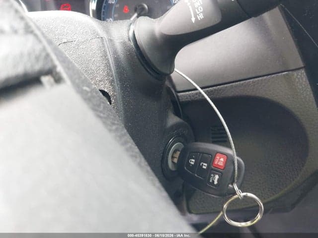 2019 TOYOTA COROLLA LE 11