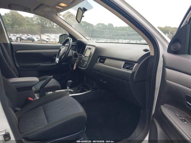 2017 MITSUBISHI OUTLANDER ES 5