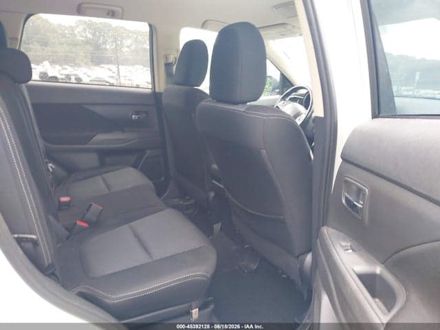 2017 MITSUBISHI OUTLANDER ES 8