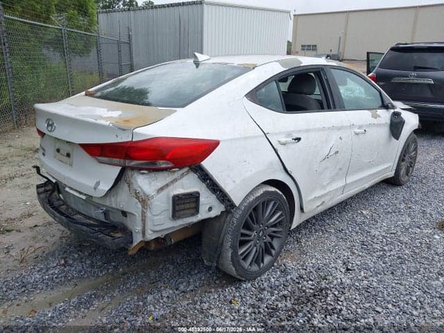 2017 HYUNDAI ELANTRA SE 4
