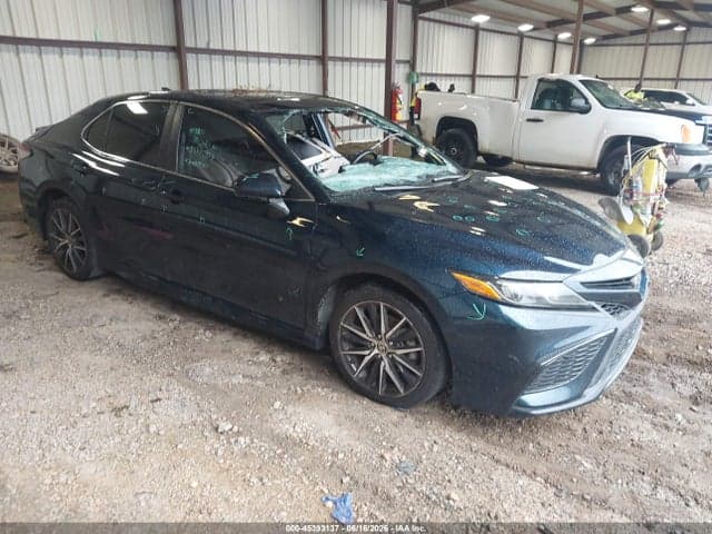 2021 TOYOTA CAMRY SE 1