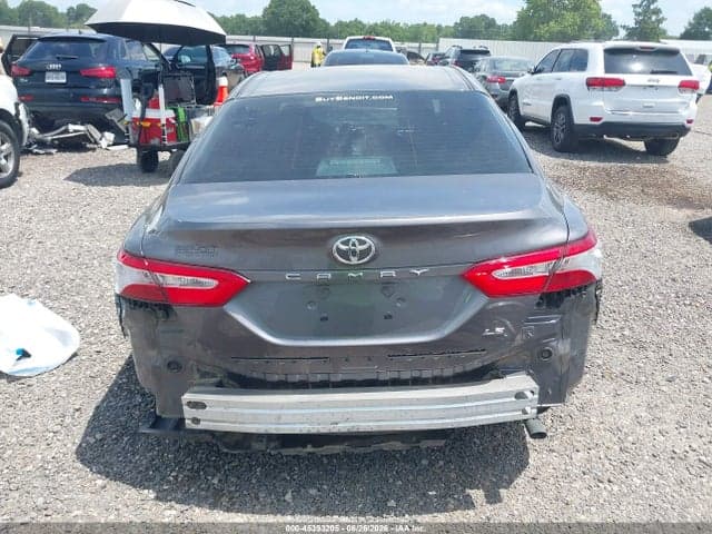 2018 TOYOTA CAMRY LE 17