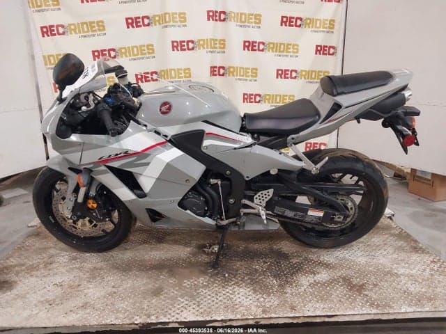 2026 HONDA CBR600 RR 14