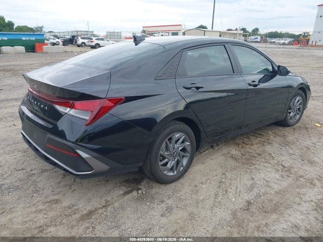 2024 HYUNDAI ELANTRA SEL 4