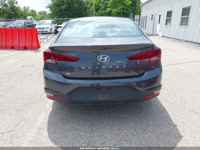 2020 HYUNDAI ELANTRA SE 18