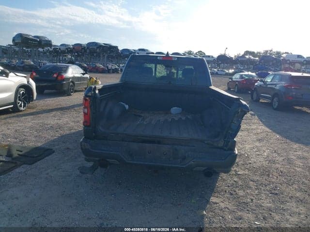2026 RAM 1500 EXPRESS 4X4 5'7 BOX 17