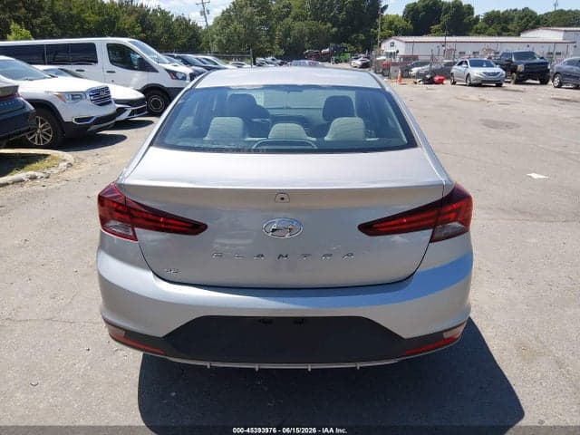 2020 HYUNDAI ELANTRA SE 16