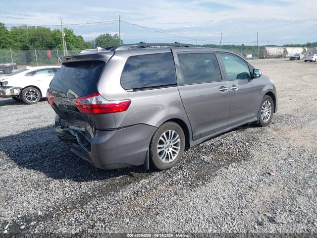 2020 TOYOTA SIENNA XLE 4