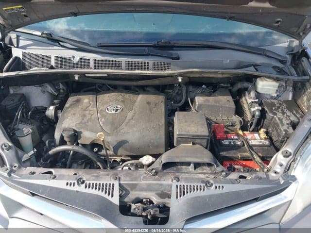 2020 TOYOTA SIENNA XLE 10
