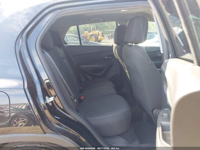 2022 CHEVROLET TRAX AWD LS 8