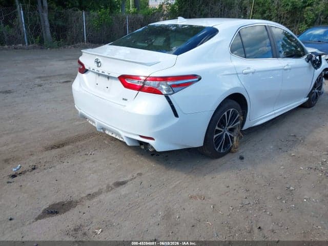 2020 TOYOTA CAMRY SE 4