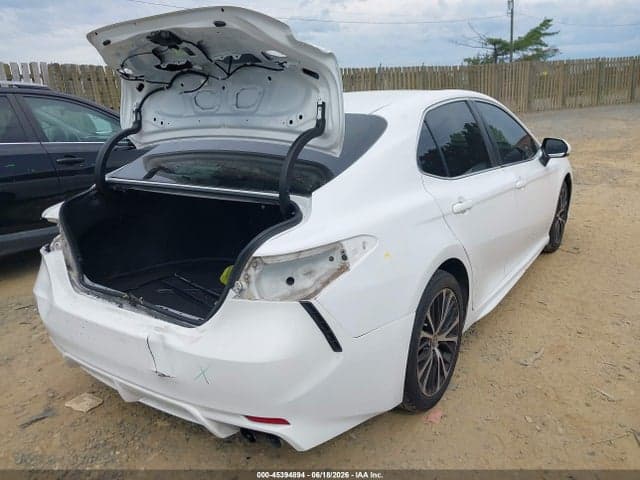 2020 TOYOTA CAMRY SE 4