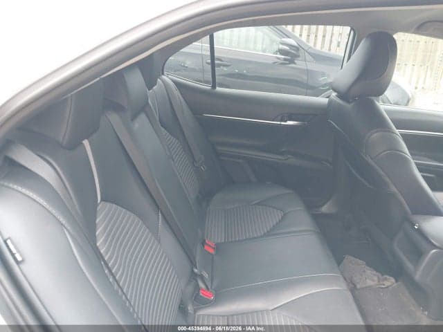2020 TOYOTA CAMRY SE 8