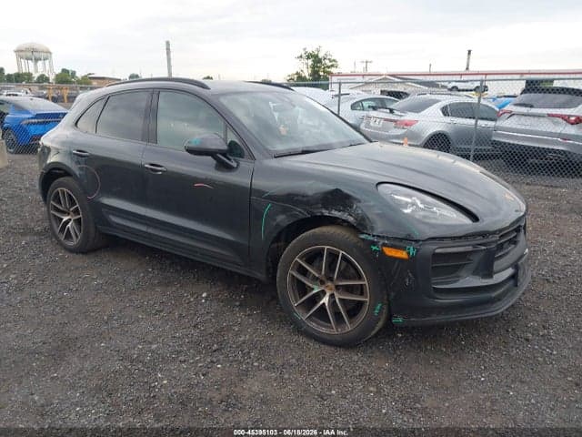 2022 PORSCHE MACAN - 1