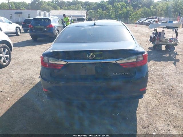 2017 LEXUS ES 300H 15