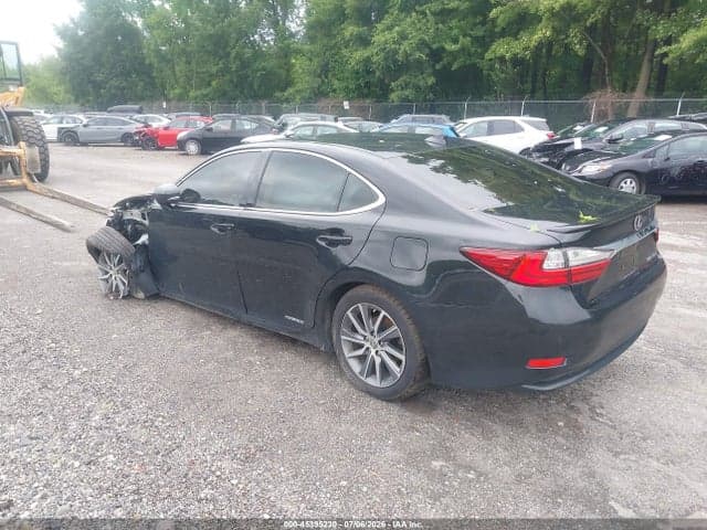 2017 LEXUS ES 300H 3