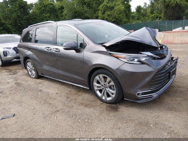 2022 TOYOTA SIENNA PLATINUM