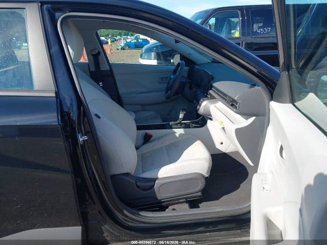 2024 HYUNDAI KONA SE 5