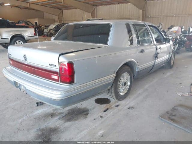1994 LINCOLN TOWN CAR 4