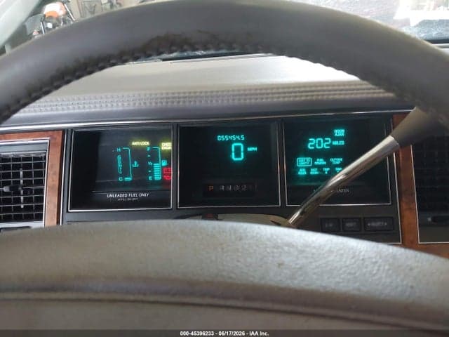 1994 LINCOLN TOWN CAR 7