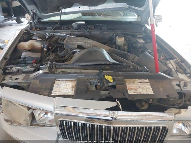 1994 LINCOLN TOWN CAR 10