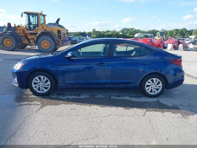 2020 HYUNDAI ELANTRA SE 18