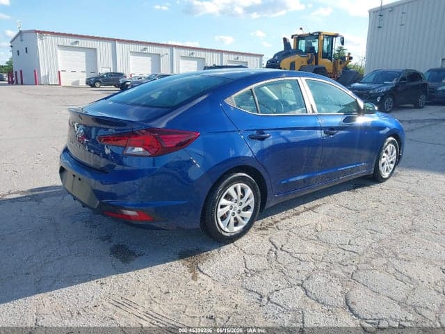2020 HYUNDAI ELANTRA SE 4