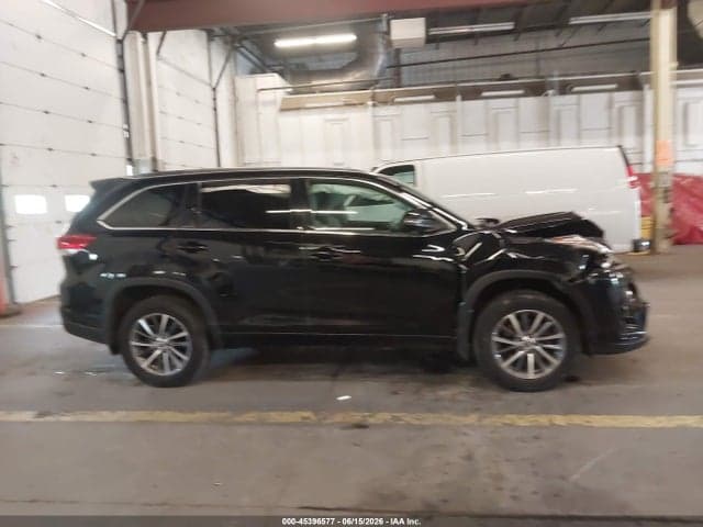 2018 TOYOTA HIGHLANDER XLE 13