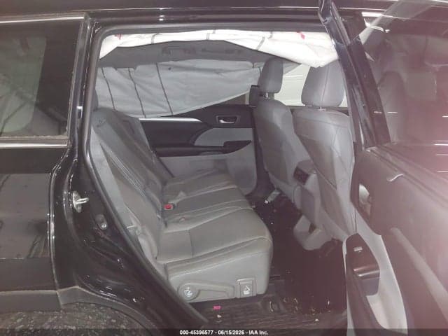 2018 TOYOTA HIGHLANDER XLE 8