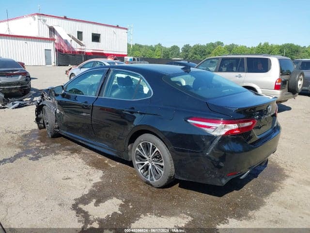 2020 TOYOTA CAMRY SE 3
