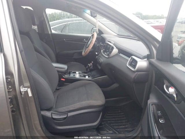 2017 KIA SORENTO 2.4L LX 5