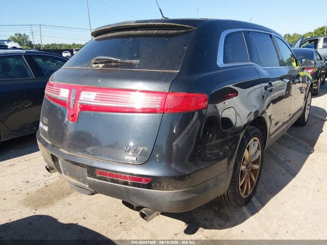2010 LINCOLN MKT 4