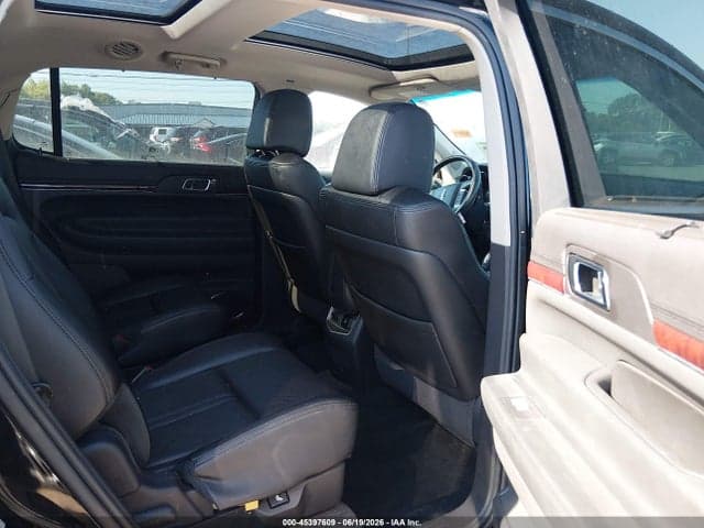 2010 LINCOLN MKT 8
