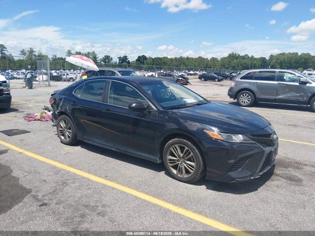 2018 TOYOTA CAMRY SE