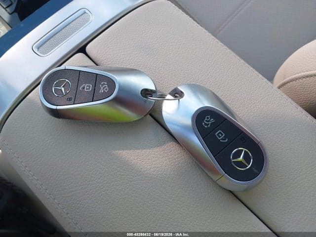 2025 MERCEDES-BENZ C 300 11