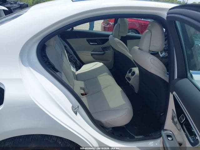 2025 MERCEDES-BENZ C 300 8