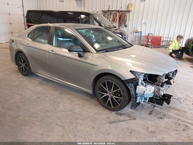 2021 TOYOTA CAMRY SE 1