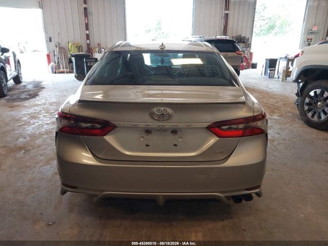 2021 TOYOTA CAMRY SE 16